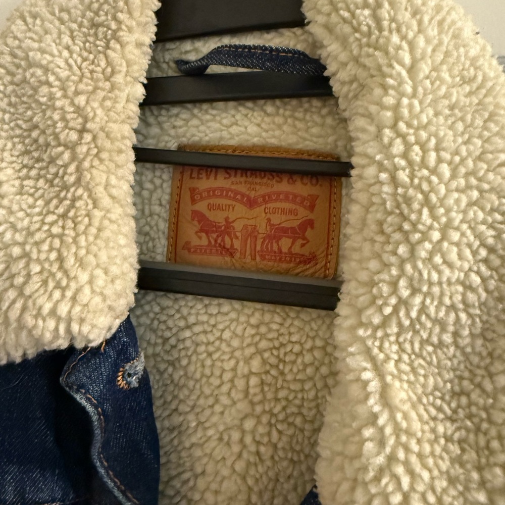 Levi's Dark Blue Denim Jacket with Cream Sherpa - Picture 5 of 7